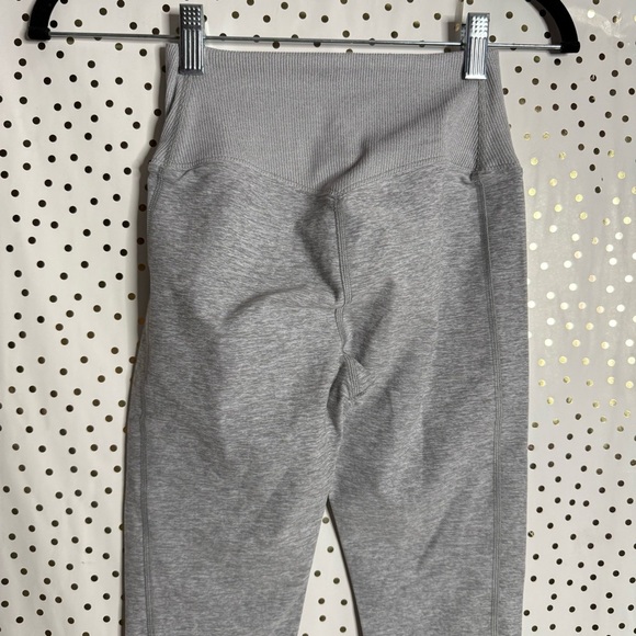 ALO Yoga Women's Gray Leggings - Picture 7 of 10